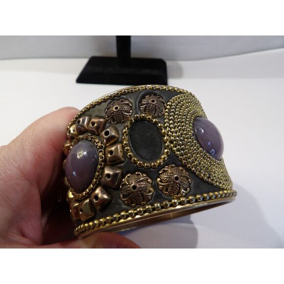 Brass purple beaded wide bangle bracelet, 8" length, missing stone - Picture 5 of 11